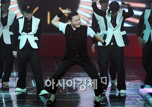 [포토]싸이 '가는거야!'