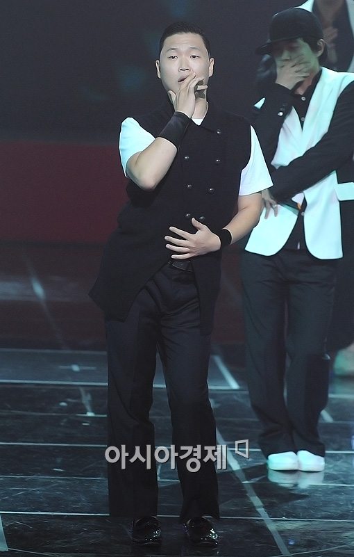 [포토]싸이 '온몸으로 느끼며'