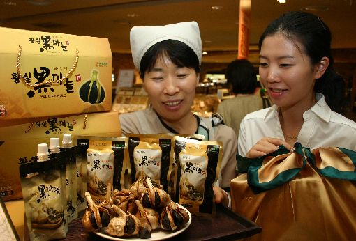 [포토] "면역력 높이려면 흑마늘 드세요"