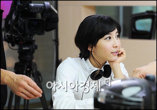 [포토]레이싱걸 구지성 '감독님, 이렇게 해볼까요?'