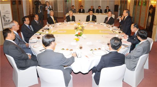 [포토]전경련 회장단-국무총리 오찬 회동