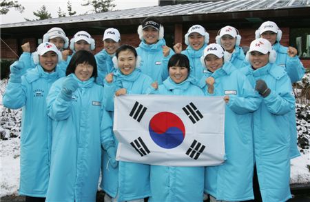  지난해 한일전 당시 한국대표팀이 파이팅을 외치는 모습. 사진=KLPGA제공 