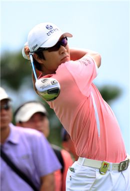 김경태, 파나소닉오픈 1타 차 공동 2위