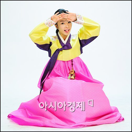 [포토]서우 '추석인사도 장난스럽게'