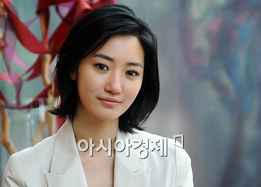 고준희, 사업가와 2년째 열애?··소속사는 '묵묵부답'