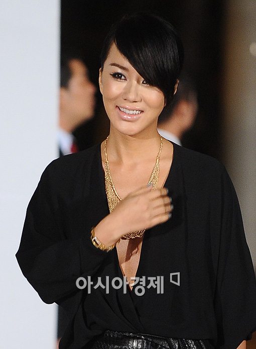 엄정화, 갑상선암 수술.."지금은 이상 無"