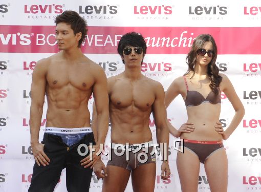 [포토]"부산국제영화제에 속옷차림으로?"