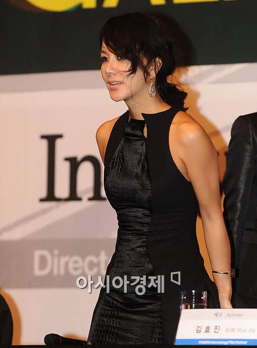 [포토]엄정화, 섹시한 어깨라인