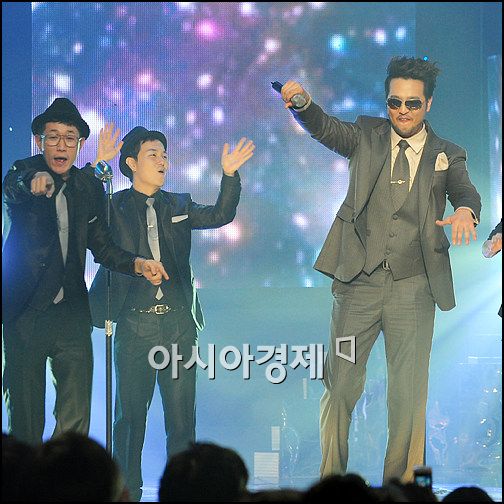 [포토]김태우 '1위, 너희들 덕분이야'