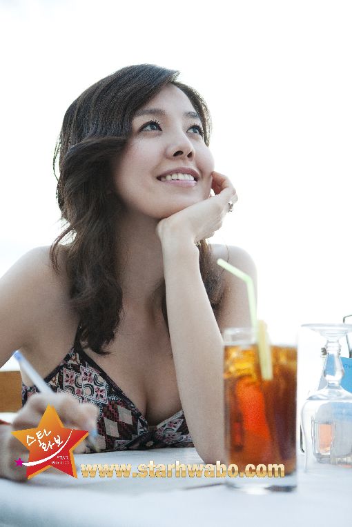 김성은 화보, 섹시 드레스룩 진수