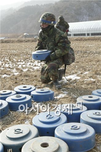적을 막는 무기와 적진을 뚫는 무기