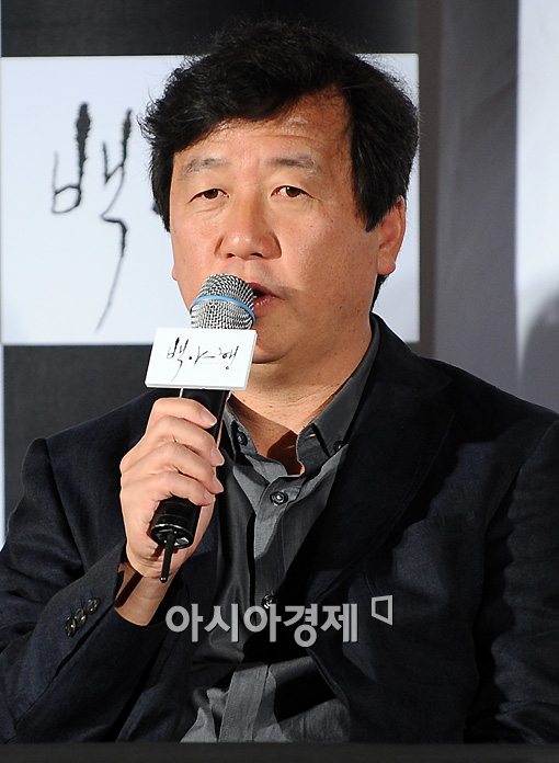 '이끼' 강우석 감독, 대종상영화제 감독상 수상