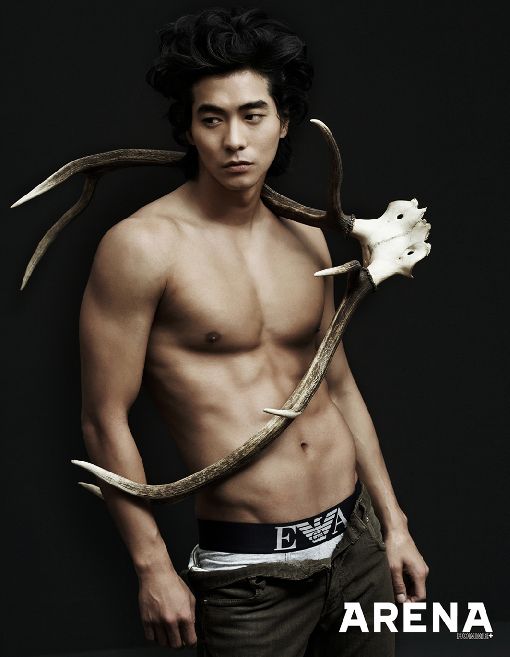 마르코, 언더웨어 화보 '명품 복근' 공개