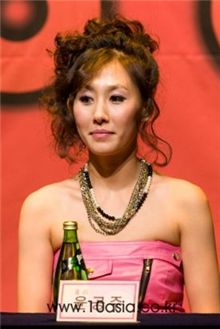 Actress Yoon Gong-joo as Holly [Chae Ki-won/10Asia]