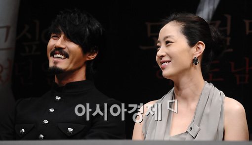 [포토]밝은미소 차승원-송윤아