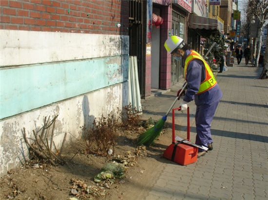 법원, 환경미화원 일반 공무원과 달라…"독자교섭권 인정"