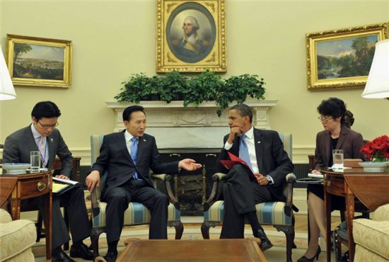 사진제공=청와대 '재임 당시 백악관에서 만난 오바마와 이명박 전 대통령'