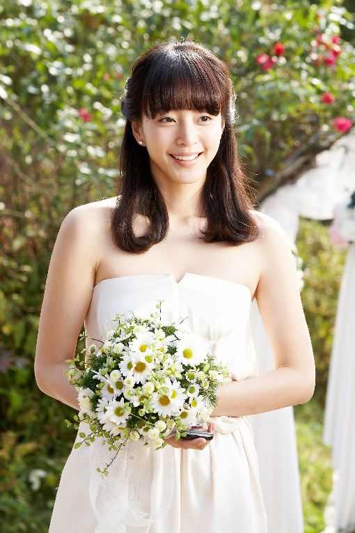 한예슬, '크리스마스에 눈이~'서 드레스 자태 '눈길' 