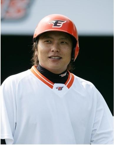 김태균, 지바롯데 떠난다…부상 장기화로 계약해지