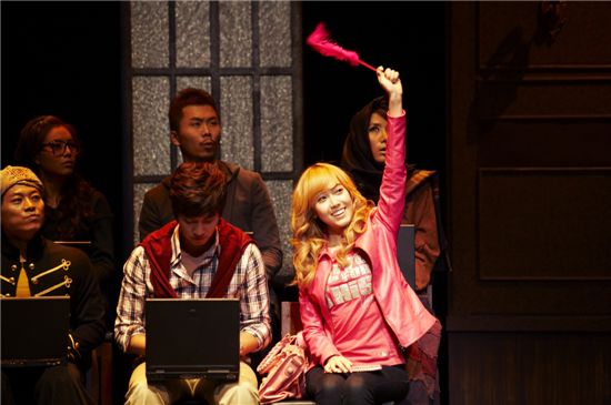 [무대속으로]리즈 위더스푼의 '익살'이 그리워