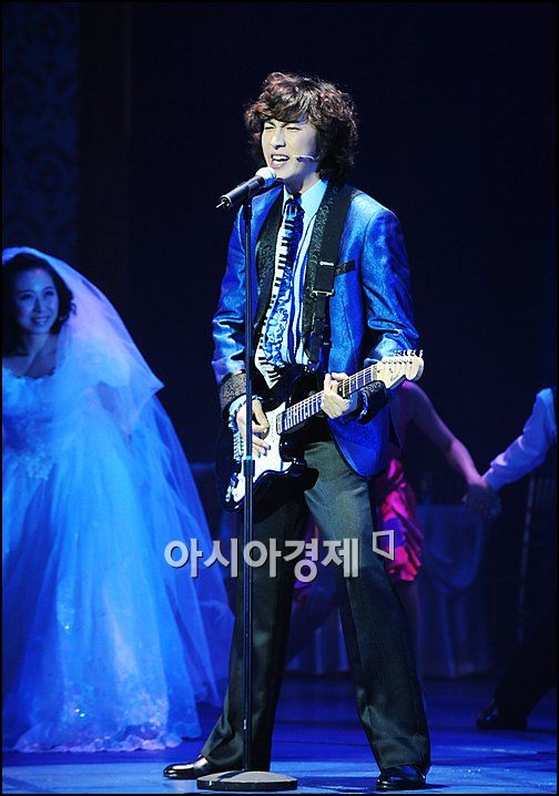 [포토]열창하는 '웨딩싱어' 박건형 