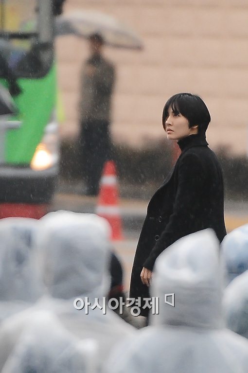 [포토]김소연, 비를 맞으며