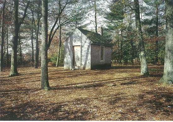 소로우의 오두막, 헨리 데이빗 소로우(Henry David Thoreau, 1817~1862), 미국 매사추세츠 주 월든 호숫가 위치하며 복원된 것이다.
