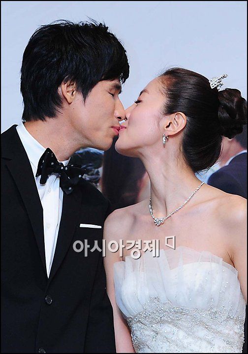 [포토]김성은-정조국 '행복의 키스'