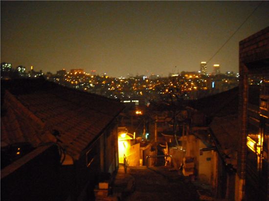 치솟는 전월세, 길바닥에 나앉아도 "예산 탓만"