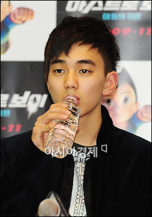 [포토]유승호 '물 마시는 모습도 귀여워'