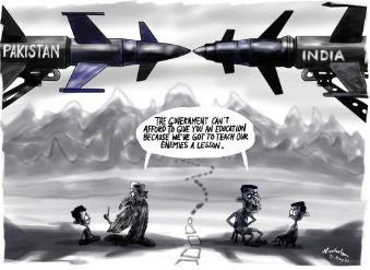 인도와 파키스탄간의 관계를 풍자한 만화. 서로를 Enemies, 적으로 표현하고 있다