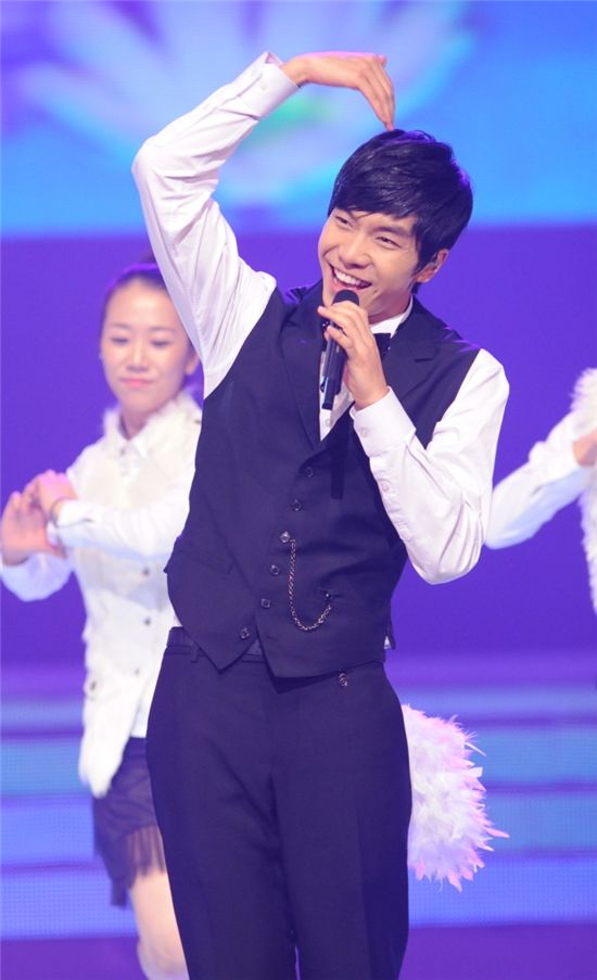 [포토]'KBS 가요대축제' 이승기, '여러분 사랑해요~'