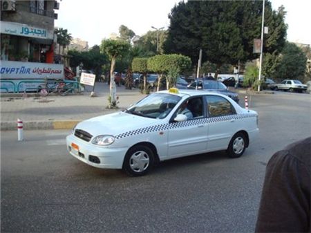 이집트에서 가장 고급택시로 불리워지는 노란택시(옐로우캡).