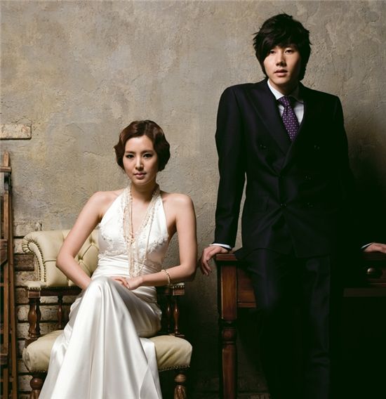 '스타일' 한채아, 고풍스런 '1월의 신부'로 깜짝 변신  