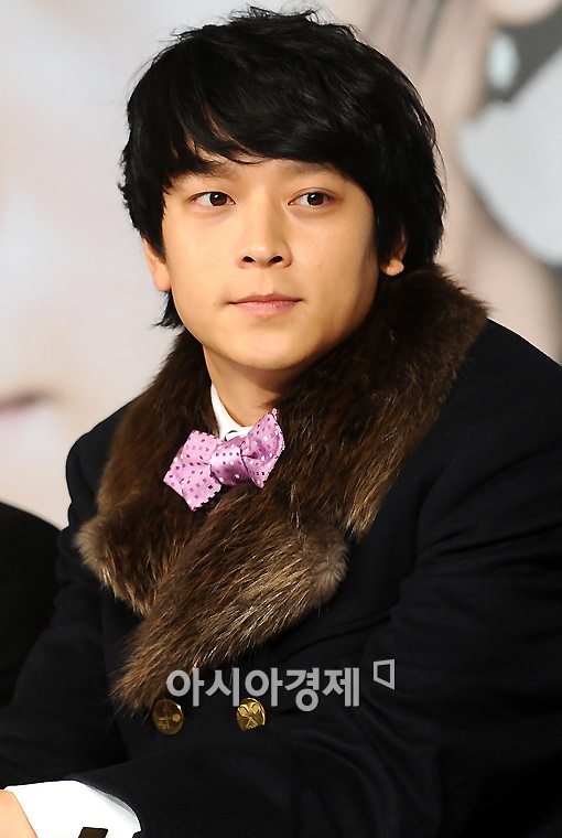 [포토]강동원, 세련된 분홍색 나비넥타이