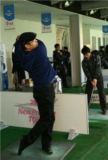 투어스테이지, 신제품 시타회 개최