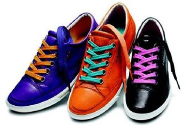  에코골프의 '골프스트리트'는 스파이크가 없는데다 화려한 컬러까지 가미했다. 