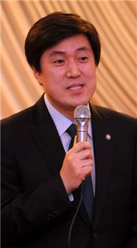안형환 "대변인으로 지난 1년 행복..상처 받은 모든 분들께 사과"