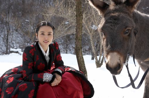 '제중원' 한혜진, 즐거운 현장사진 공개 '무한도전~'