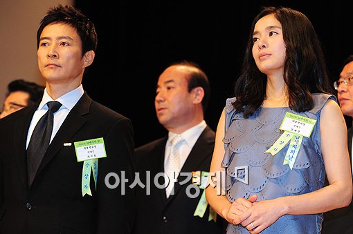 [포토]최수종-정혜영 '대통령표장 받아요'