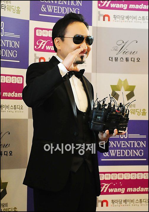 [포토]박상민 '신부에게 하트 뿅뿅~'