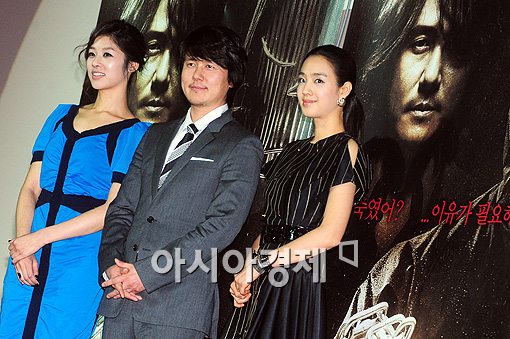 [포토]포토타임 갖는 '무법자' 주역들