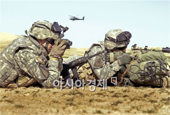 미 육군의 경우도 개인화기에 M68근접조준경(CCO·Close Combat Optic)을 표준으로 채택했으며 1개 분대에 1개의 비율로 신형 전투망원조준경(ACOG·Advanced Combat Optical Gunsight)이 지급됐다.