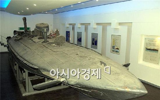 [해군초계함침몰]북한이 보유한 반잠수정과 잠수함은