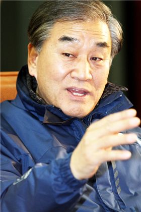 [아시아초대석]"고위공직자들 현장에서 답 구하라"