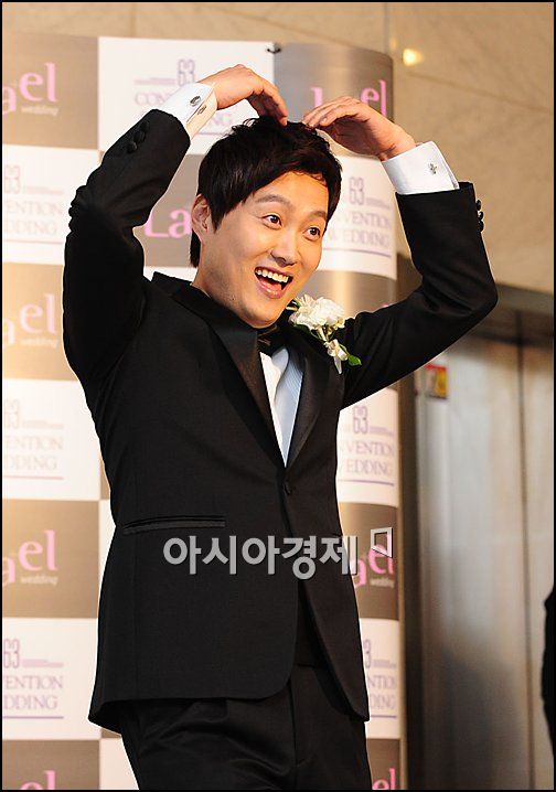 [포토]새신랑 문천식 '자기야, 사랑해~' 