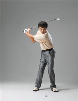 [나경우의 PGA레슨] 4. 톱에서는 '스퀘어로~'