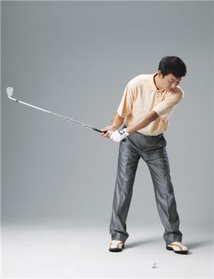 [나경우의 PGA레슨] 4. 톱에서는 '스퀘어로~'