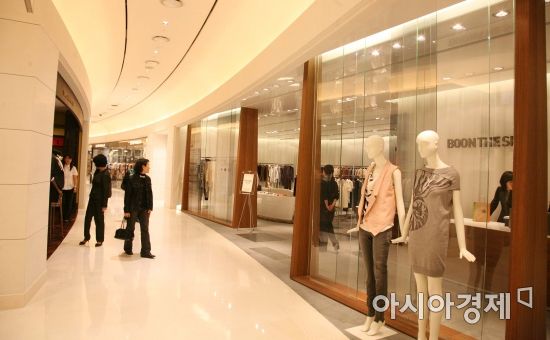 [VIP의 세계⑤]"백화점서 쓰는 年 카드금액만 수억원" 불황 모르는 '큰 손' 매출