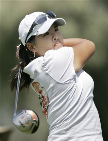 박인비 "3전4기 끝에 일본서 우승컵~"